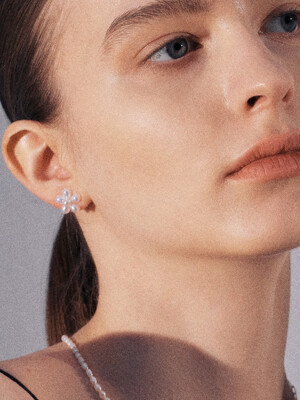 Love Pearl Bloom Earring