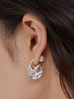 Whirl pearl two way silver earring
