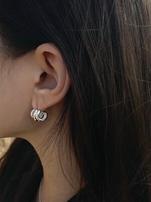 Triple line earring