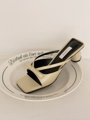 lily ribbon mule butter