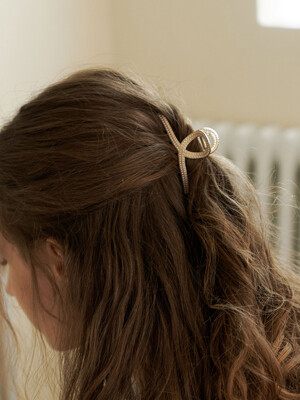 minimal twist pearl line hair clip