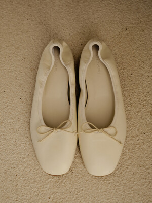 Lila Ribbon Flat White