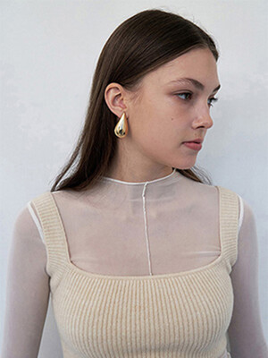 Gold drop earring