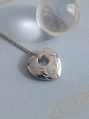 Heart iris necklace