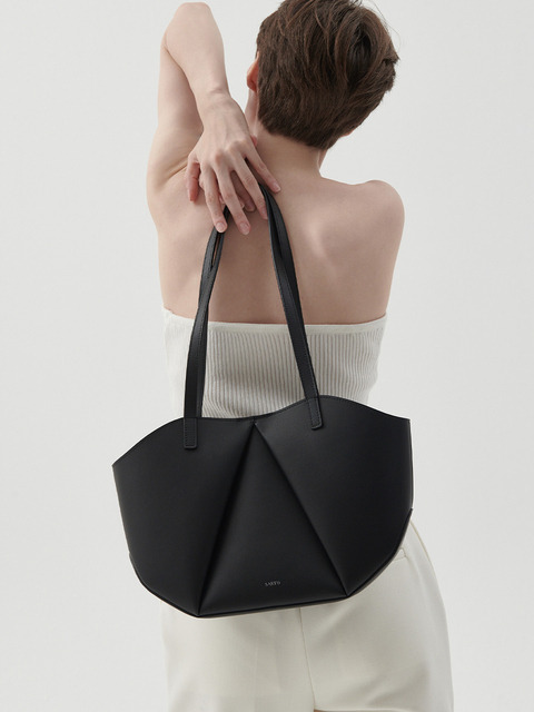 【SARTU】★LYV Tote bag☆Black☆韓国人気 SARTU】☆LYV Tote bag☆Black☆韓国人気 (SARTU/トートバッグ