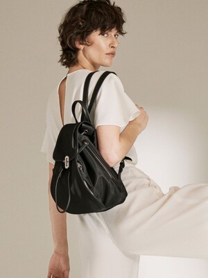Hey Pintuck Backpack M (헤이 핀턱 백팩 미듐)_2colors
