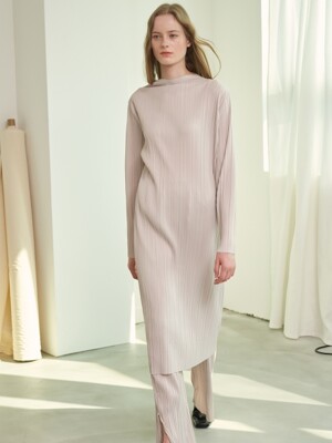 MH11 PLEATS TURTLENECK DRESS_IV