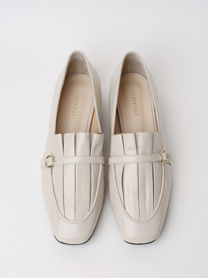 Becca Gathering Loafer _ Cream