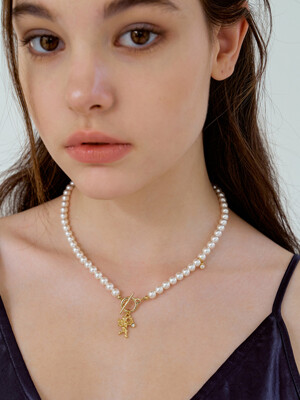 cubic angel pearl necklace