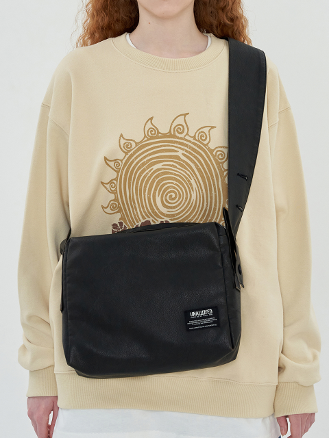 크로스백 - 어널로이드 (UNALLOYED) - BUTTON LEATHER BAG / BLACK