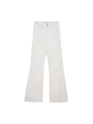 SHIRRING BOOTS CUT DENIM PANTS IN WHITE