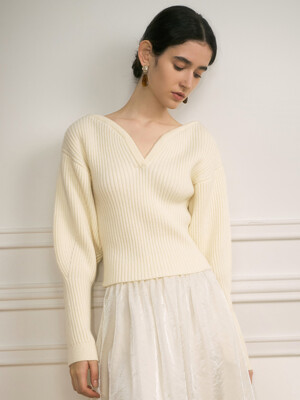 YY_White moonlight v-neck sweater