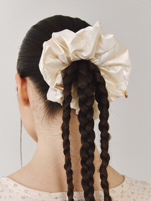 Pearly Scrunchie