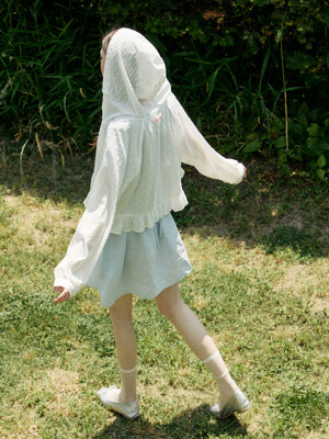 Jacquard dot frill hood blouse - white
