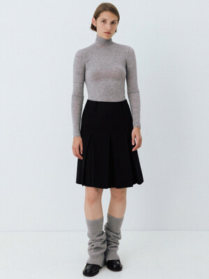 signature turtle-neck top (gray)