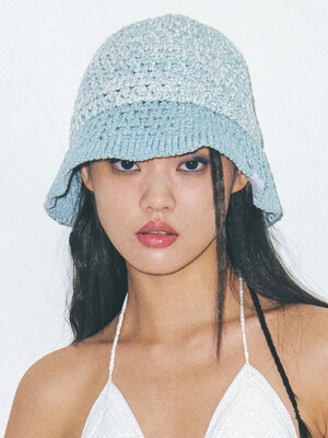 RING KNIT BUCKET HAT IN BLUE MIST