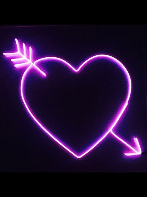 Cupid Hart color neon