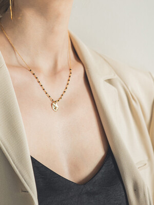 Etoile black onix necklace
