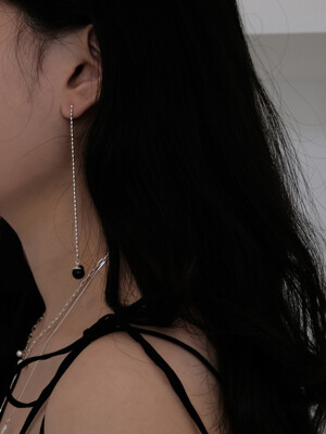 Dotted onyx earring