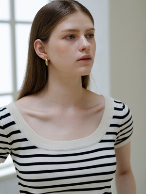 Stripe U neck knit