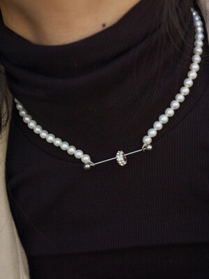 The Barbell Pearl Necklace