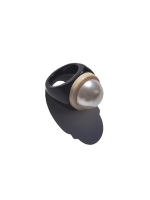 Pearl Oyster Ring (Black)