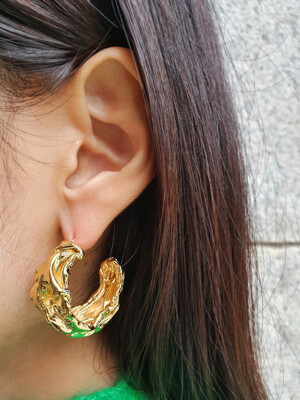 Posi gold earring