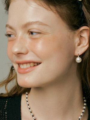 Hang a Pearl earrings