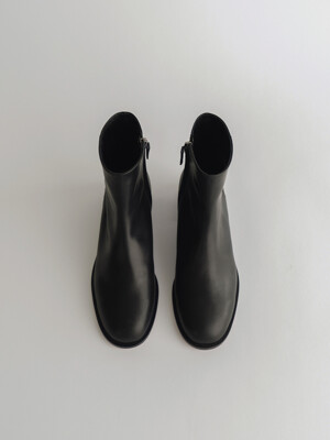 leather ankle boots (black)