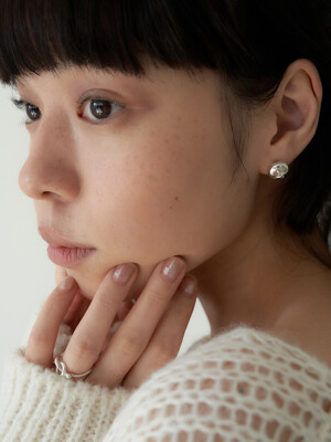 Chubby button earring