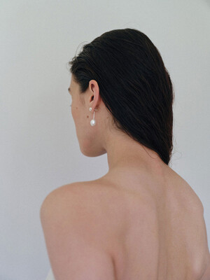 COLLECTION_HER GAZE_Vintage pony pearl earring