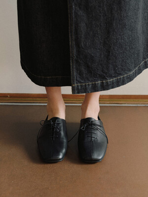 Linear derby shoes Black