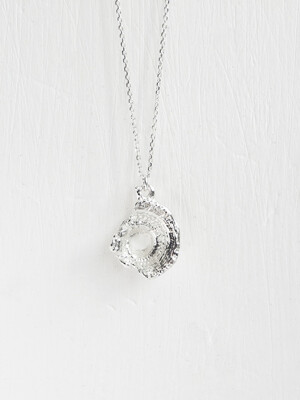 The Gleaming Fragments Necklace