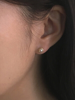 14k mini gold pearl earring