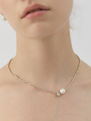 big pearl point necklace