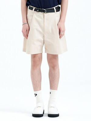COLOR TAG ONE TUCK SHORT BEIGE