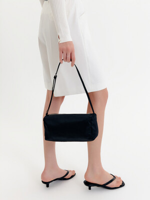케시 스퀘어 숄더백_블랙 / KESHI SQUARE SHOULDER BAG_BLACK