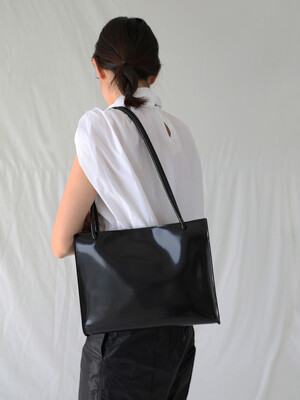 PLAIN SQUARE BAG (BK)