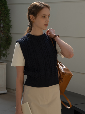 Round neck cable knit vest_Navy