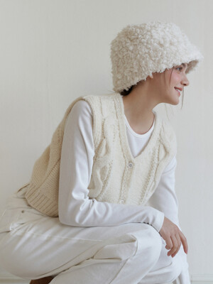 Mell cable knit vest (cream)