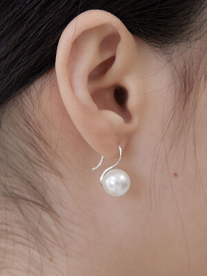 10mm pearl earring