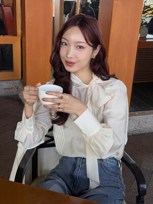 Tie-collar Pintuck Blouse_2color