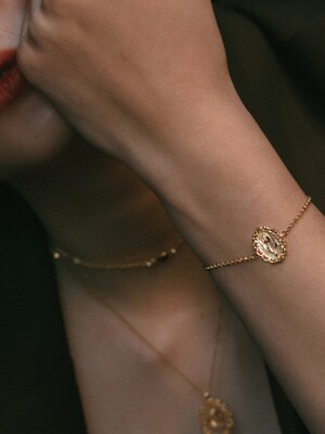 tulip lace frame bracelet