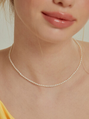 Petit oval pearl necklace_NZ1099