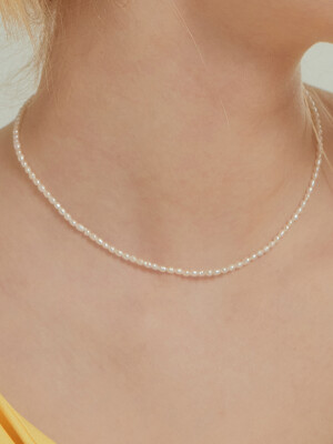 Petit oval pearl necklace_NZ1099