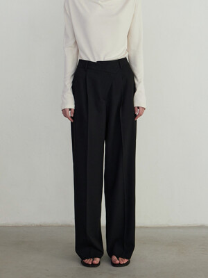 UNBALANCE ONE TUCK WIDE FIT SLACKS - BLACK