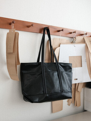 LEATHER TOTE BAG_black