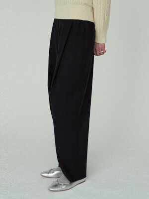 wool curved tuck pants (navy)