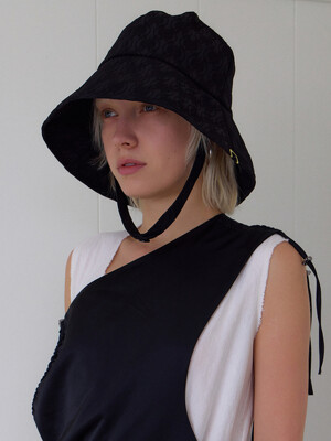 STRAP BUCKET / FLOWER PATTERN / MONO BLACK