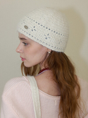 Lily Fur Handmade Crochet Short Beanie _ Cream